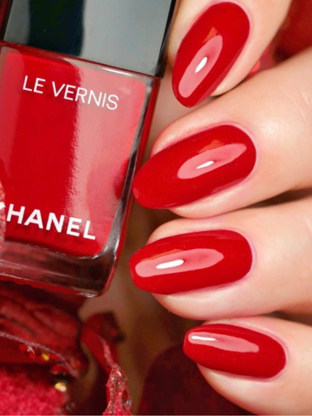 CHANEL Le Vernis Nail Lacquer- 546 Rouge Red *Twist Cap